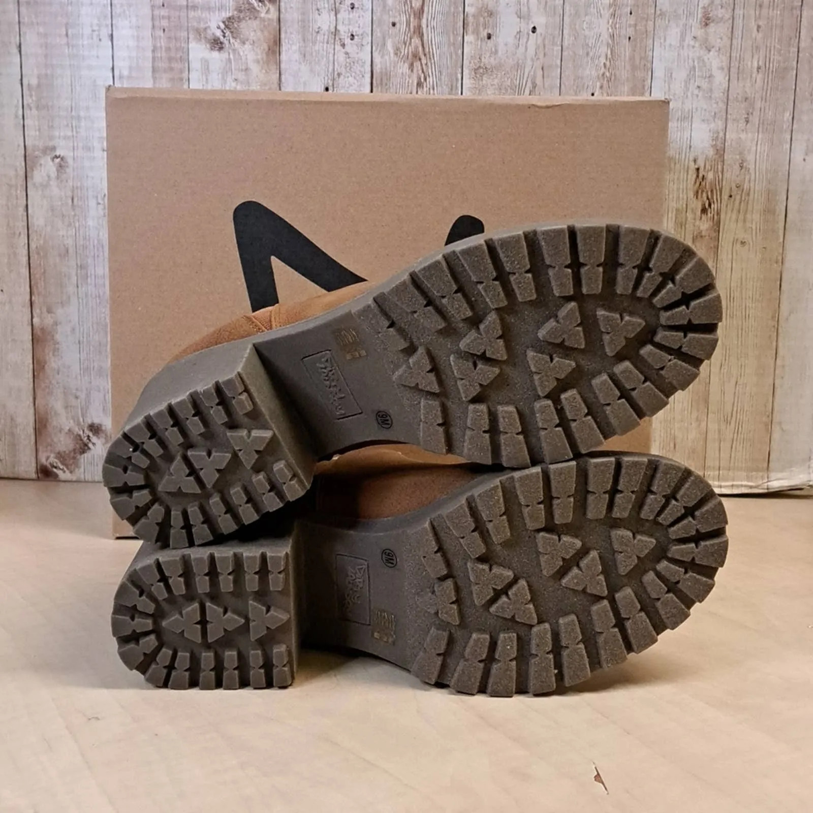Dirty Laundry womens Lisbon boots, Walnut Tumbled