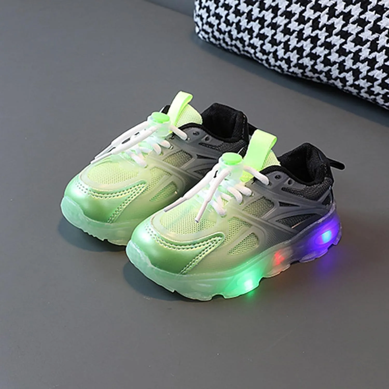 Little Boys Girls Light Up Shoes Breathable Lightweight Comfy Soft Running Tennis Kid Running Shoes Girls Size 13