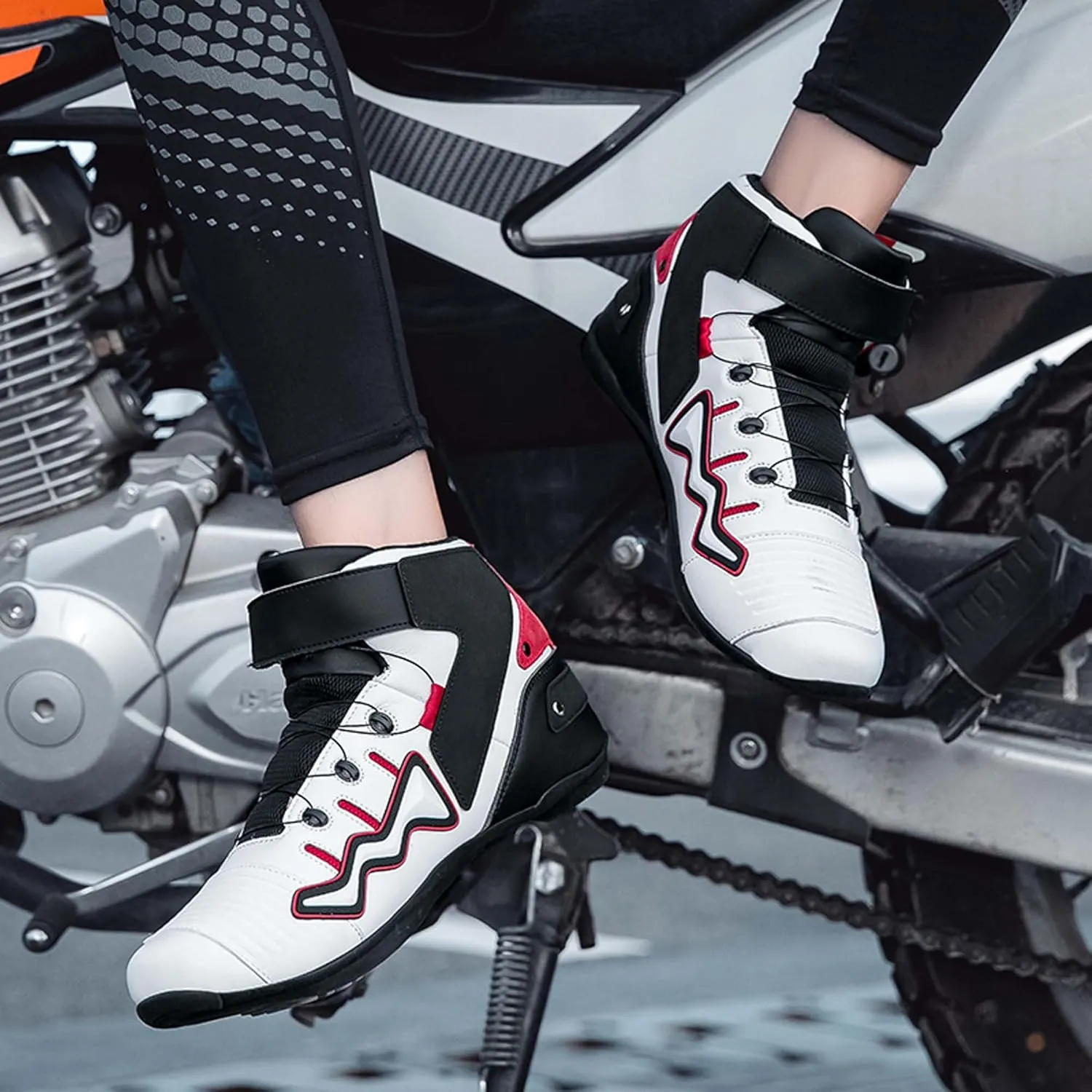 Mens Fashion Motorcycle/Motorbike Boots Crash Protection Stylish short Ankle Racing Adventure Off Road Touring Sports Safety Shoes Reinforced Street Riding Shoes Ankle Support, Anti-Slip Sole