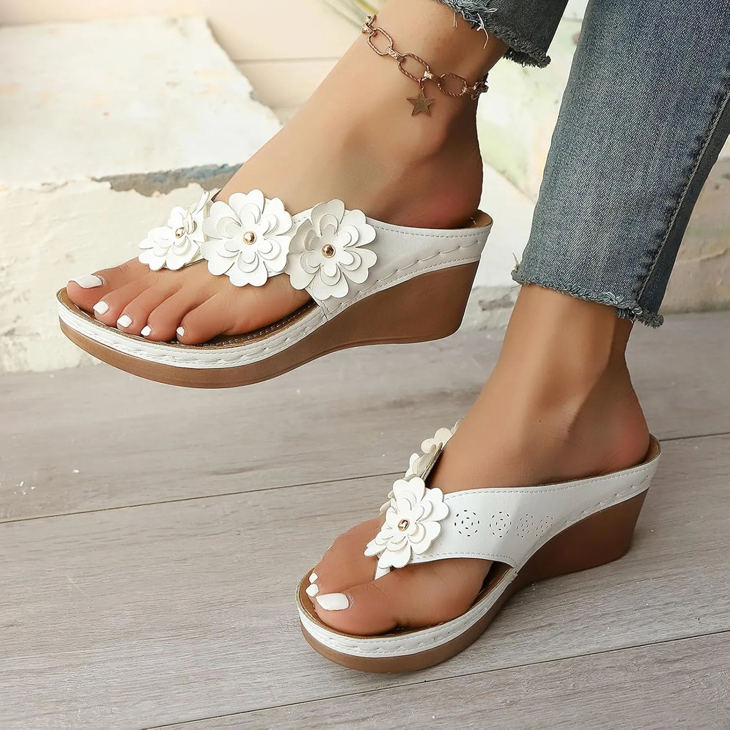 Stylish Women's Slip-On Slippers with Toe Post Design Casual Wedge Sandals for Beach Parties and Daily Wear