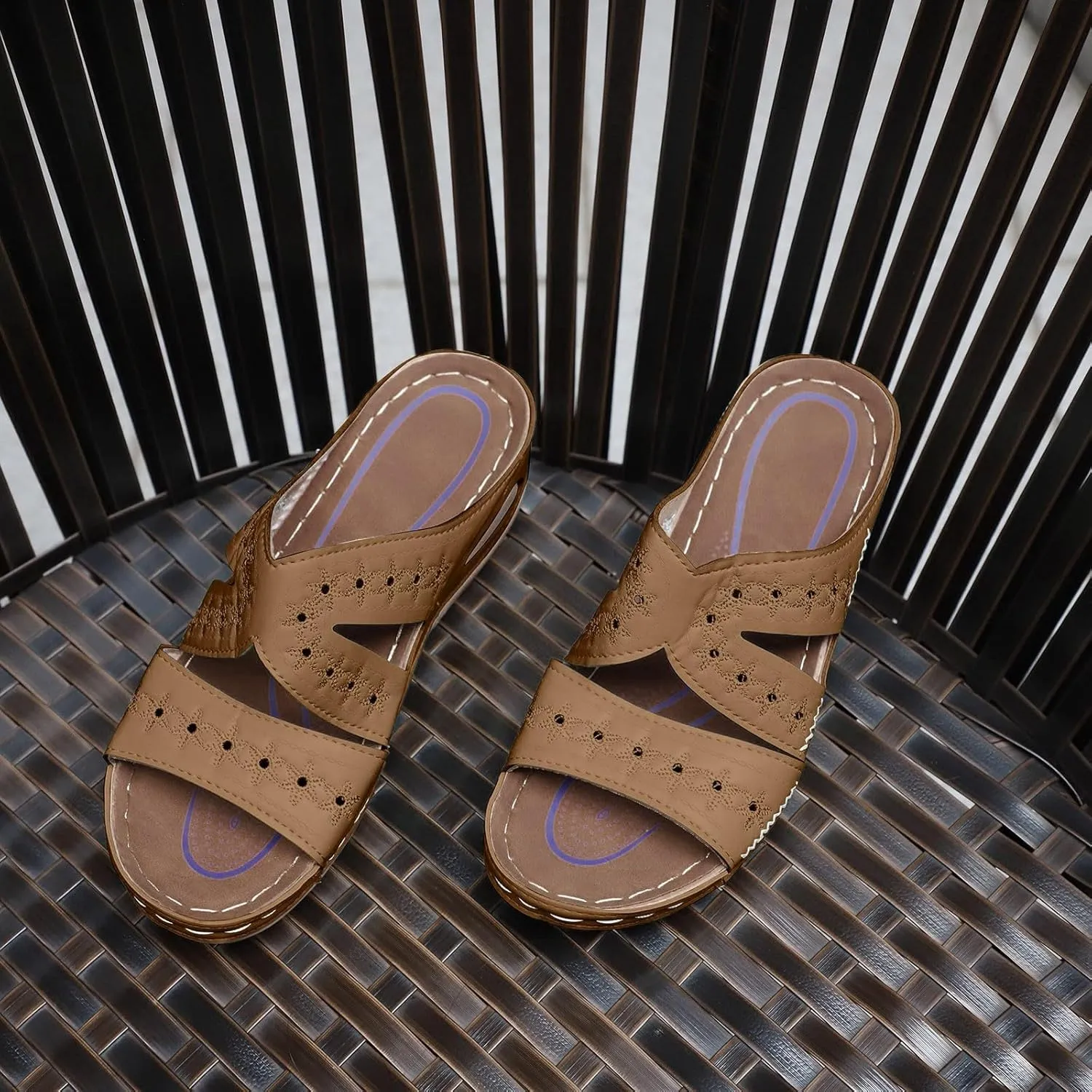 Summer sandals for womens 2025 Trendy Casual beach vacation shoes Comfortable Arsh Support dress slippers for women