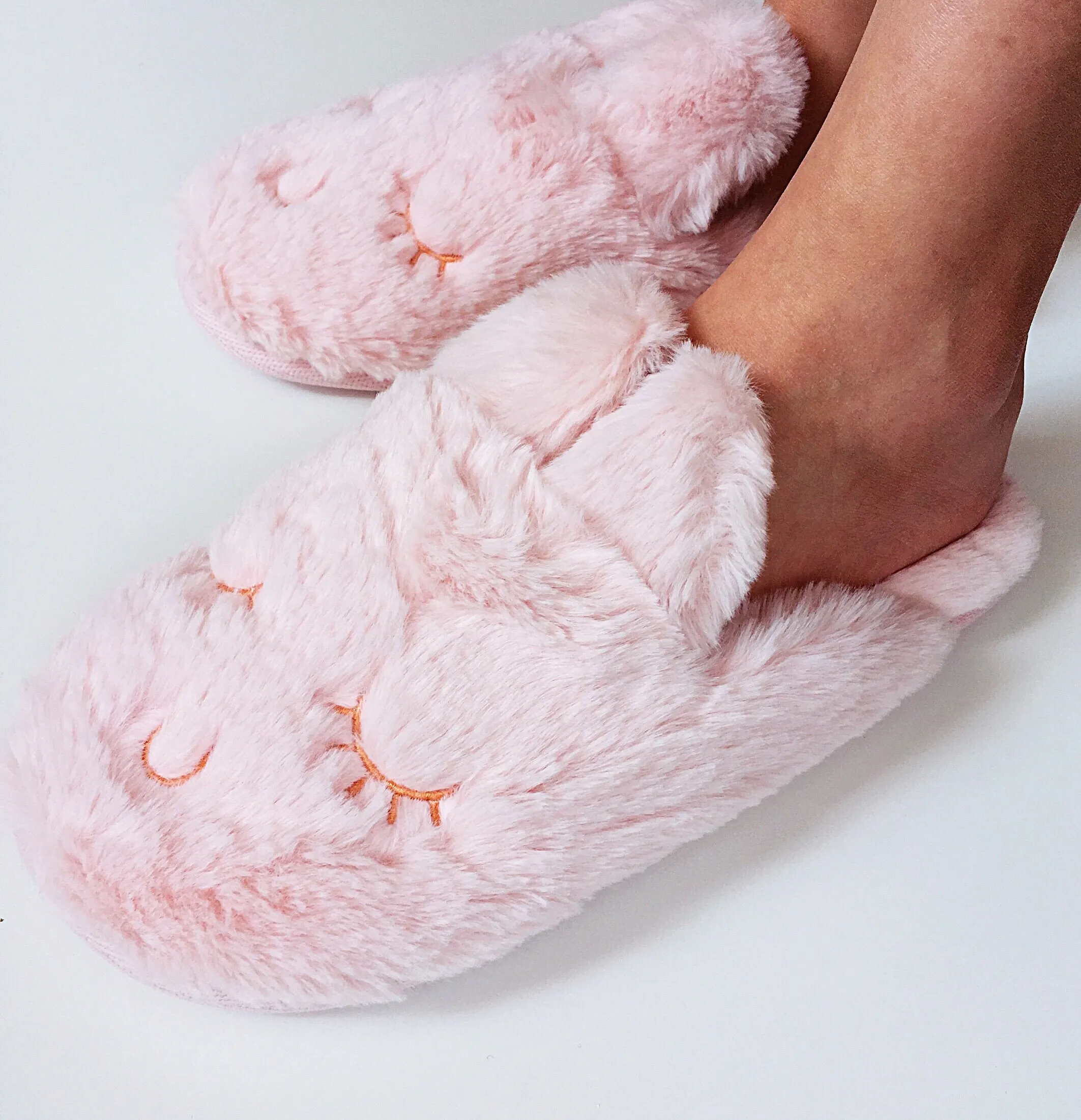 SUPER FLUFFY SOFT COMFY RABBIT SLIPPERS