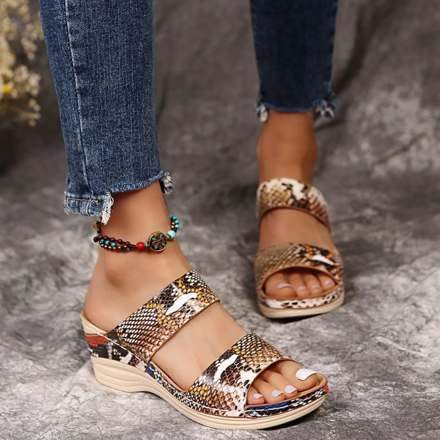 Wedge Sandals Women Slip On Summer Low Wedge Slippers Orthopedic Open Toe Beach Sandals Vintage Soft Cushion Casual Shoes for Summer and Daily Wear